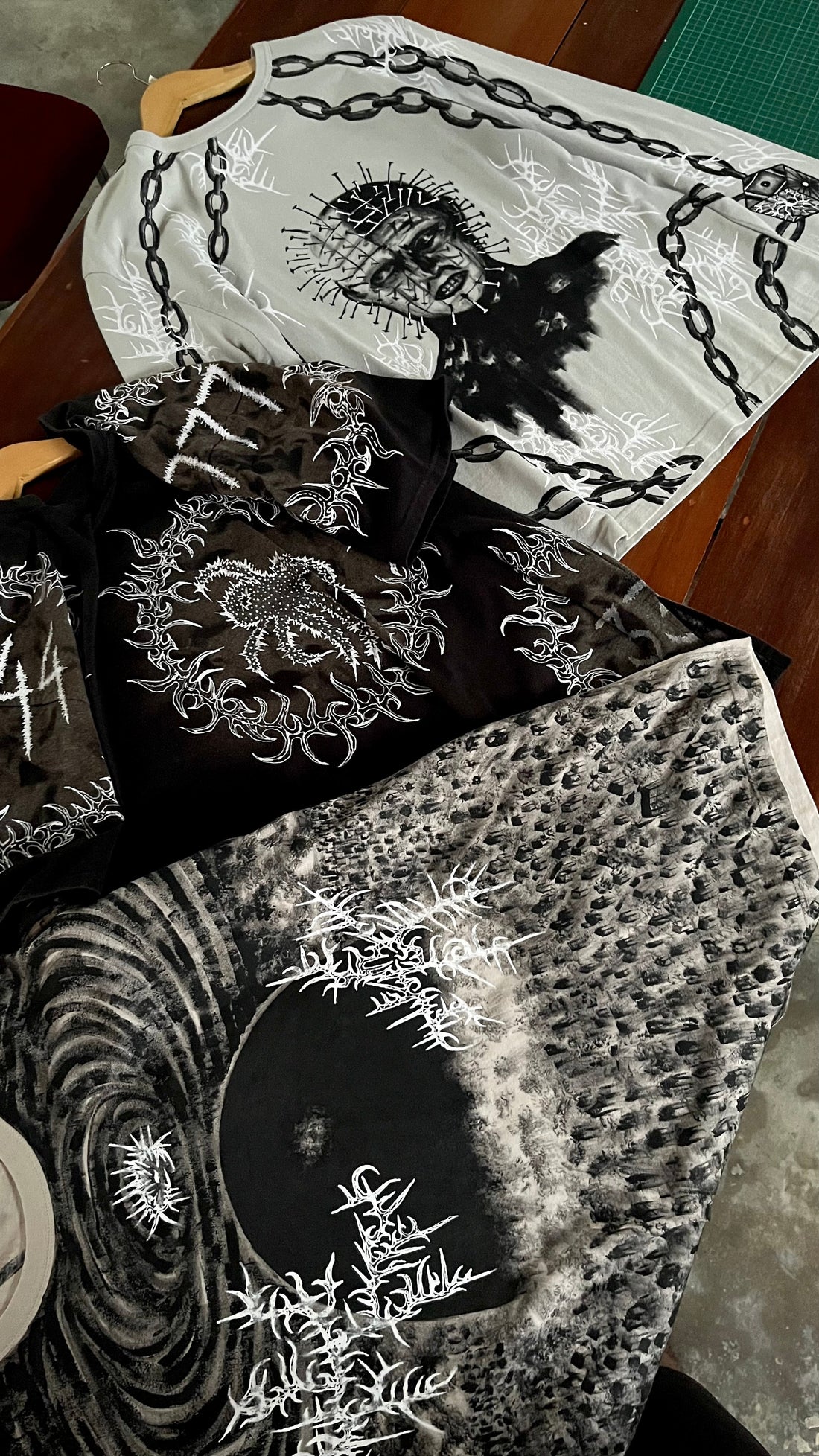Custom hand painted tees | custom painting T-shirt 