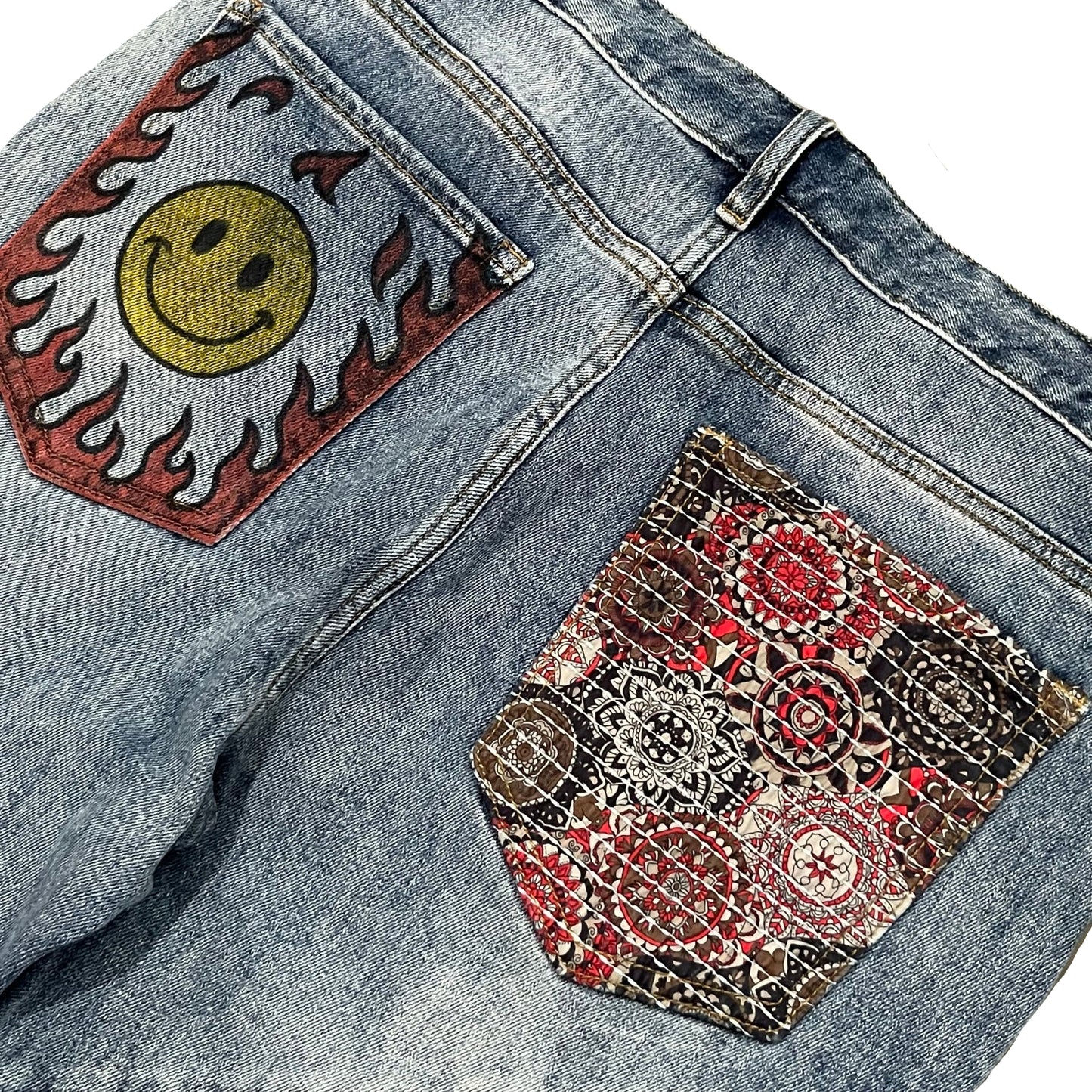 Boro Smiley (34x28)